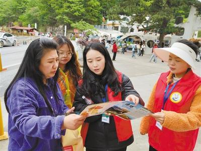 五一假期志愿者服務(wù)暖人心，佛坪熊貓谷景區(qū)秩序井然